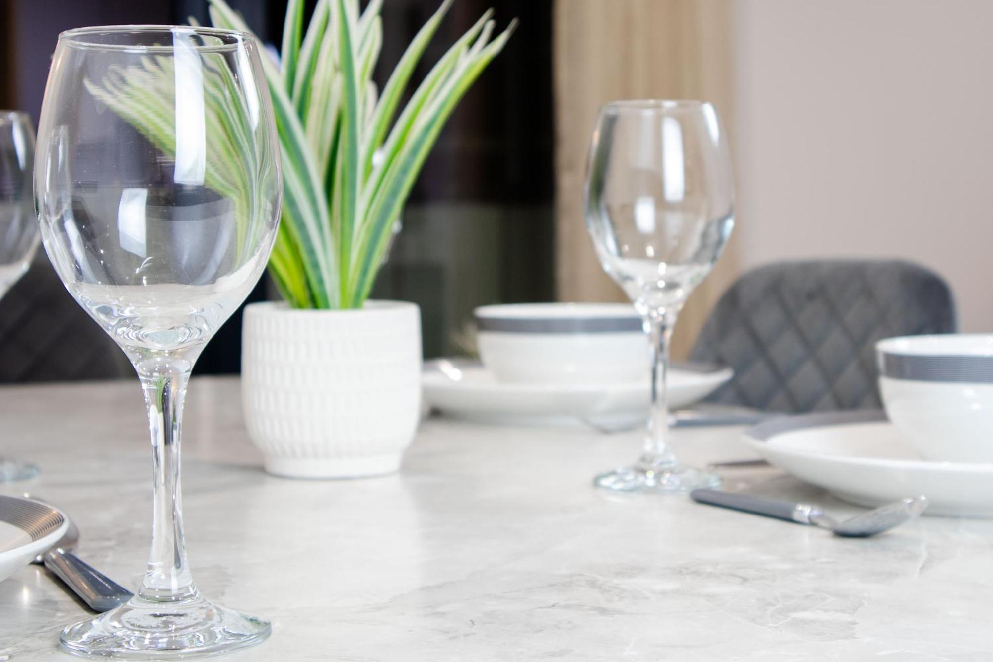 Central 2 Bed 2 Bath Apartment Near Brighton College, Beach, Hospital - Long Stay Offers Екстер'єр фото
