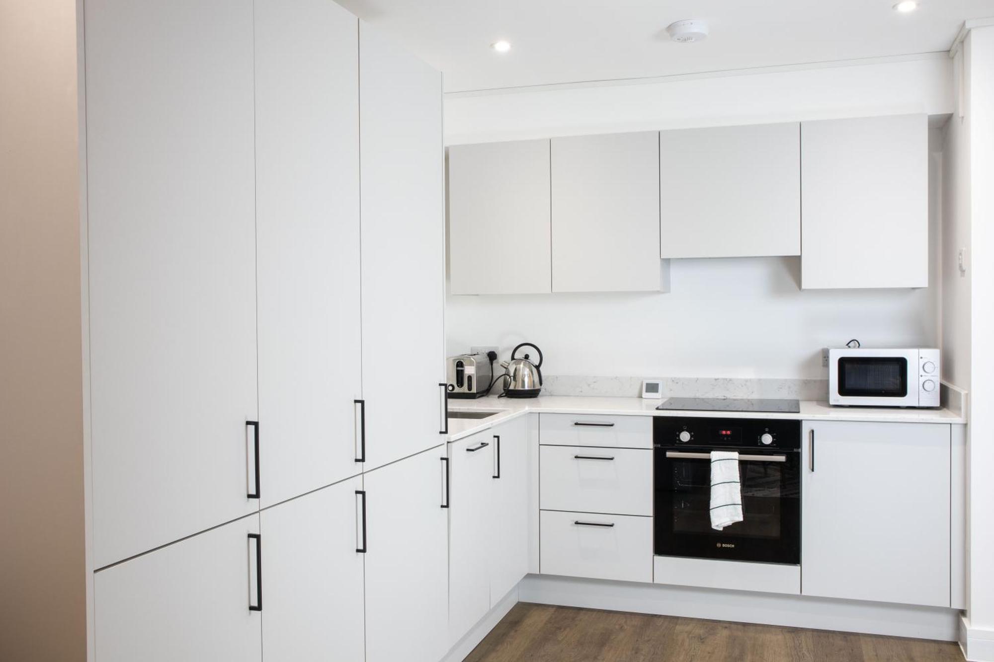 Central 2 Bed 2 Bath Apartment Near Brighton College, Beach, Hospital - Long Stay Offers Екстер'єр фото