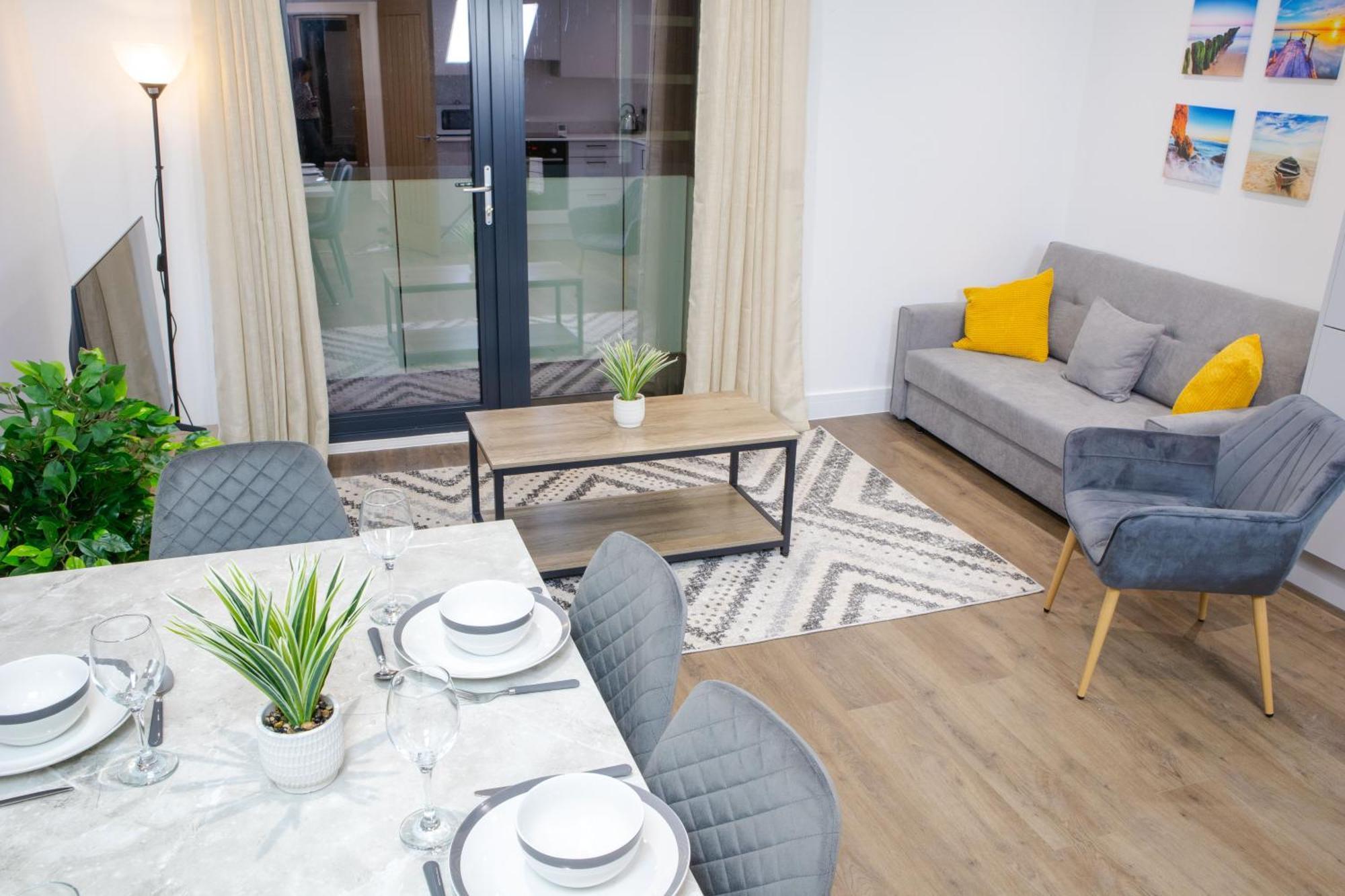 Central 2 Bed 2 Bath Apartment Near Brighton College, Beach, Hospital - Long Stay Offers Екстер'єр фото