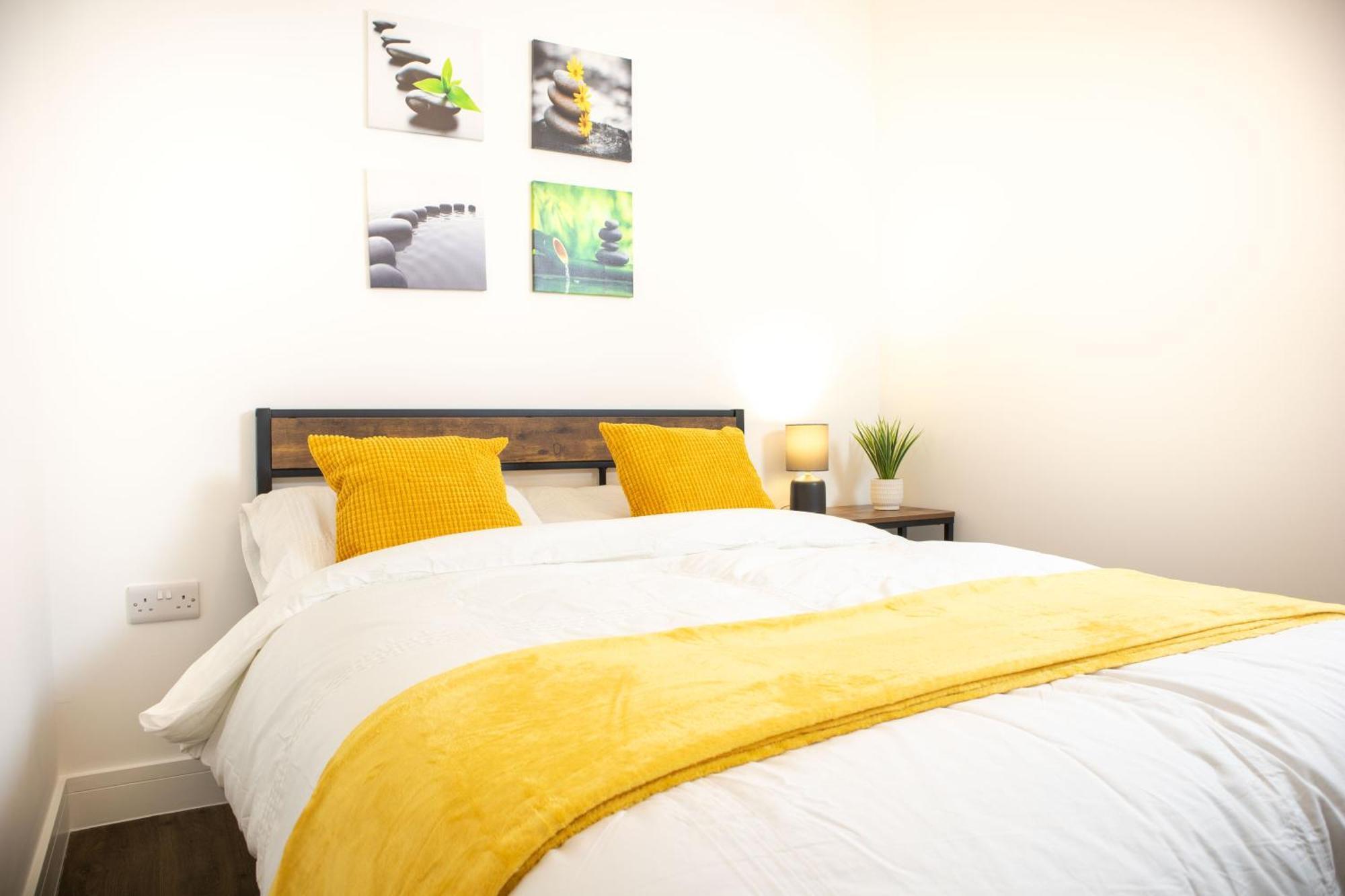 Central 2 Bed 2 Bath Apartment Near Brighton College, Beach, Hospital - Long Stay Offers Екстер'єр фото