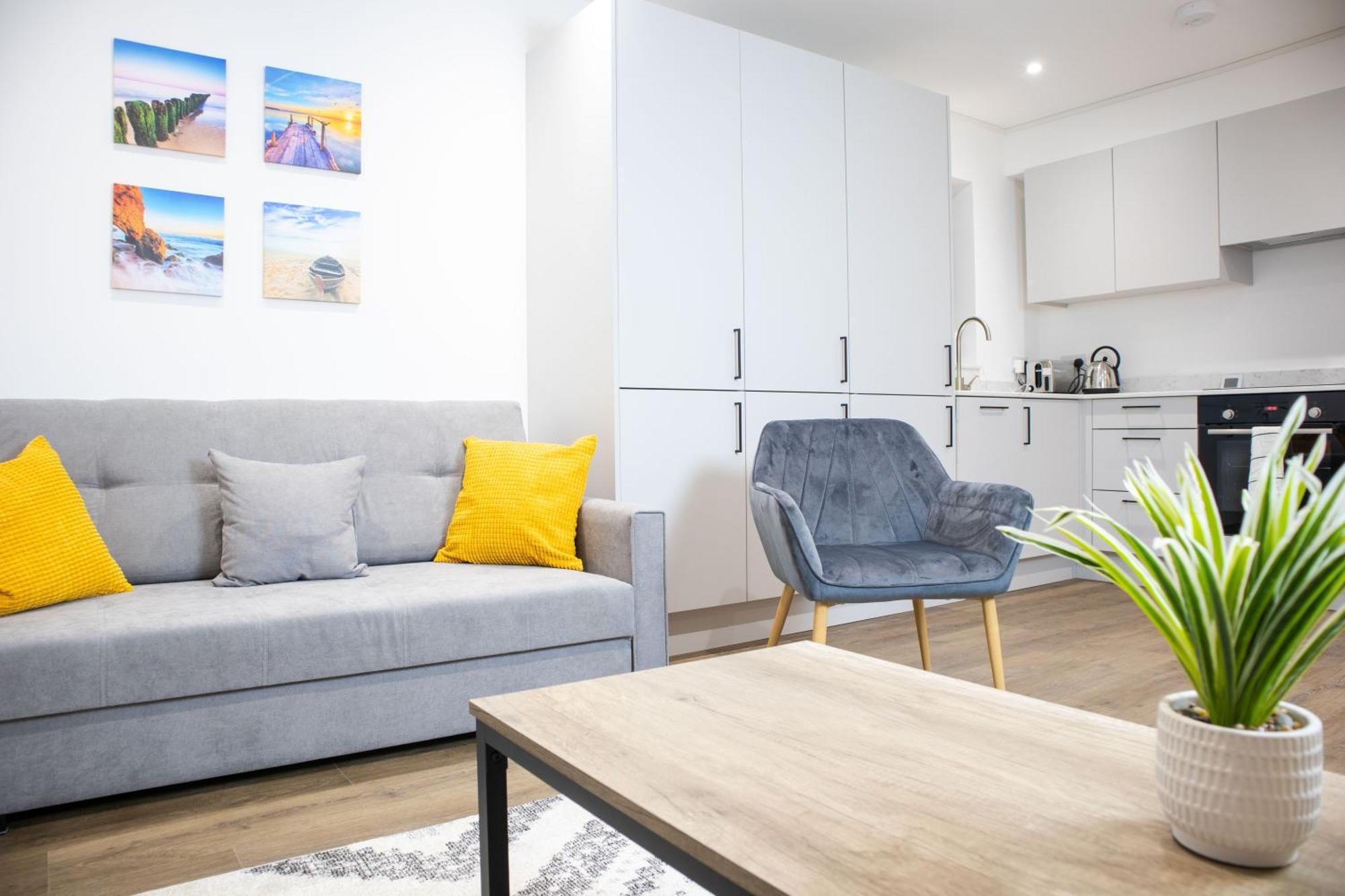 Central 2 Bed 2 Bath Apartment Near Brighton College, Beach, Hospital - Long Stay Offers Екстер'єр фото