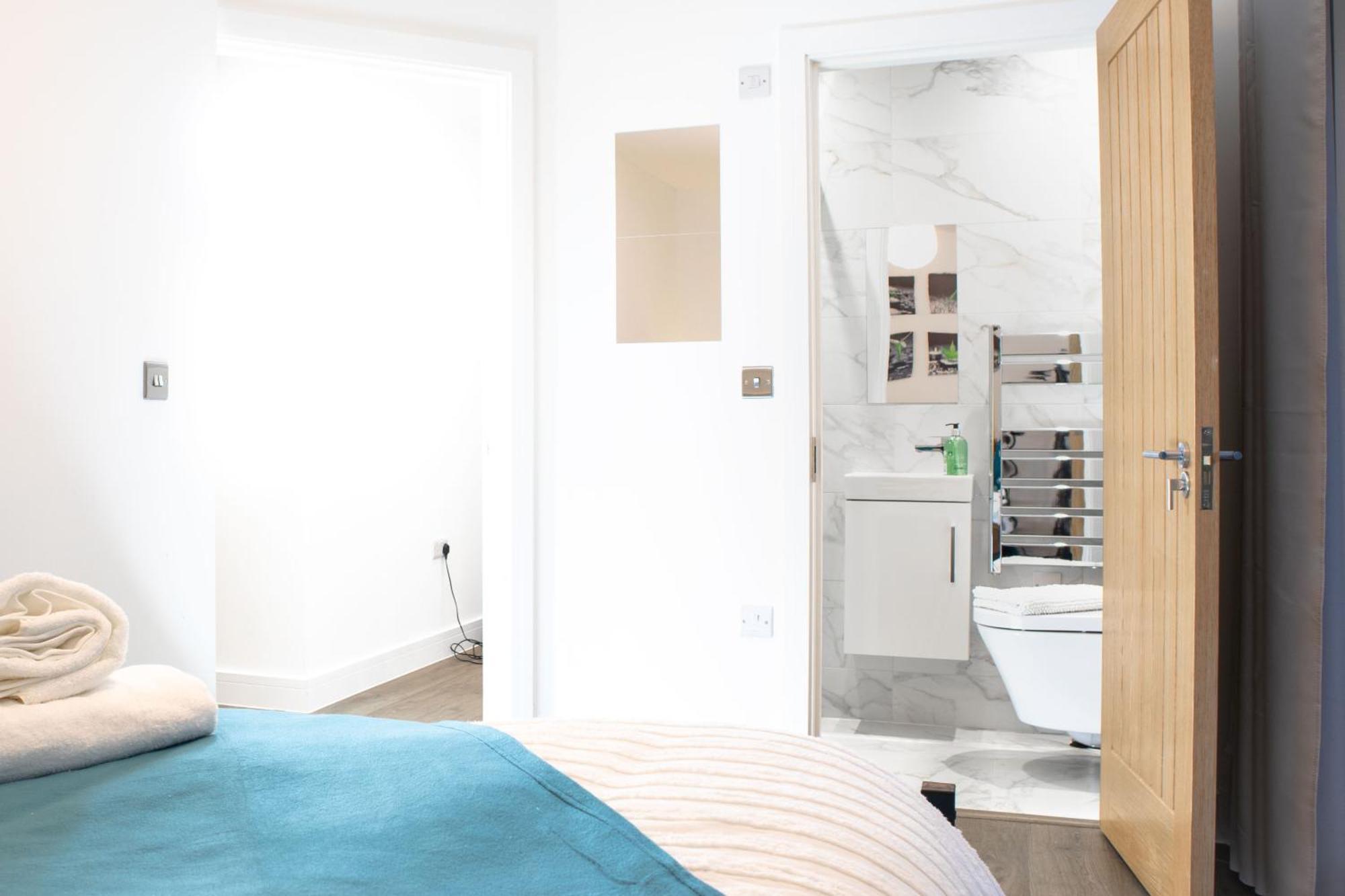 Central 2 Bed 2 Bath Apartment Near Brighton College, Beach, Hospital - Long Stay Offers Екстер'єр фото